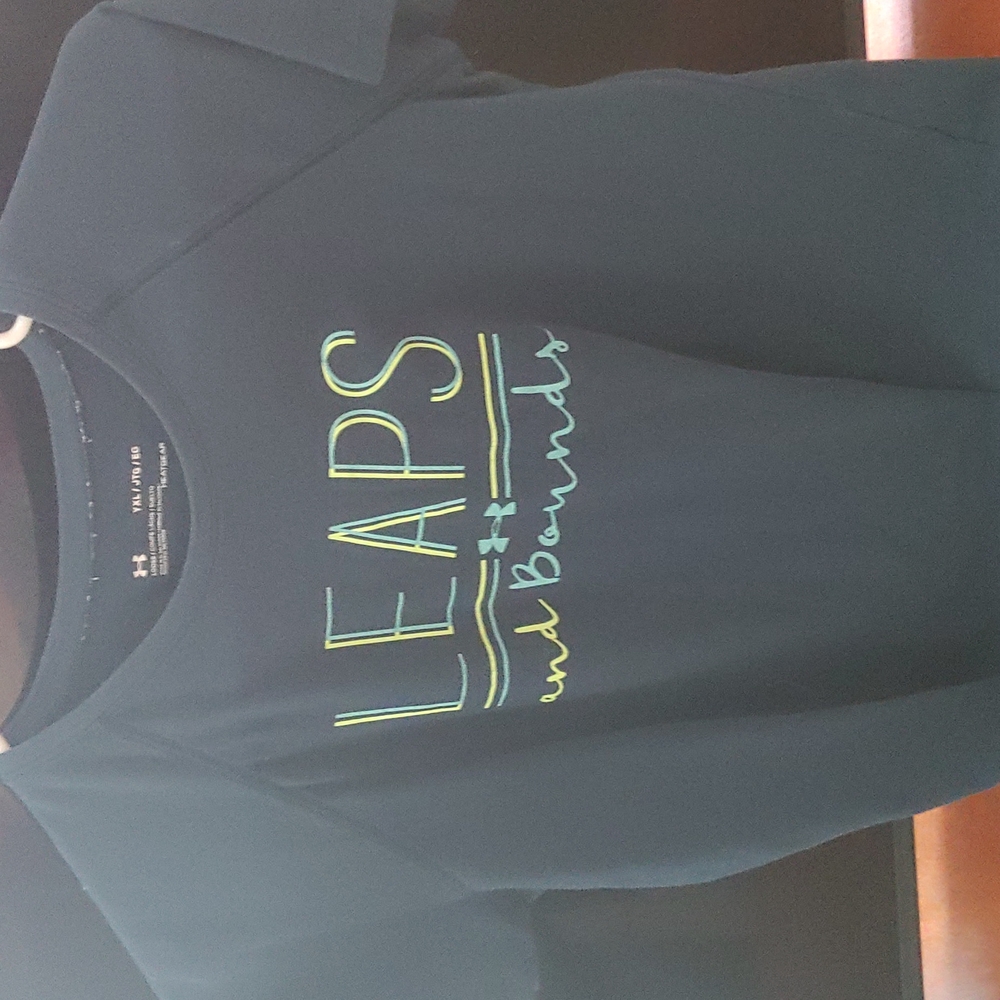 Under Armour girls tee